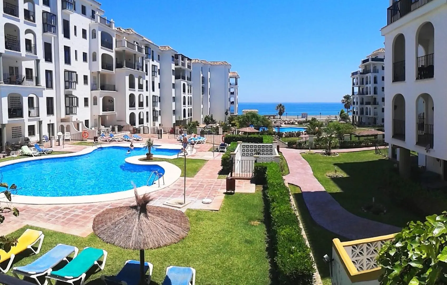 Appartement 2066-Apt 2 bedrooms on beach, tenis, gym, pool Manilva Spanje